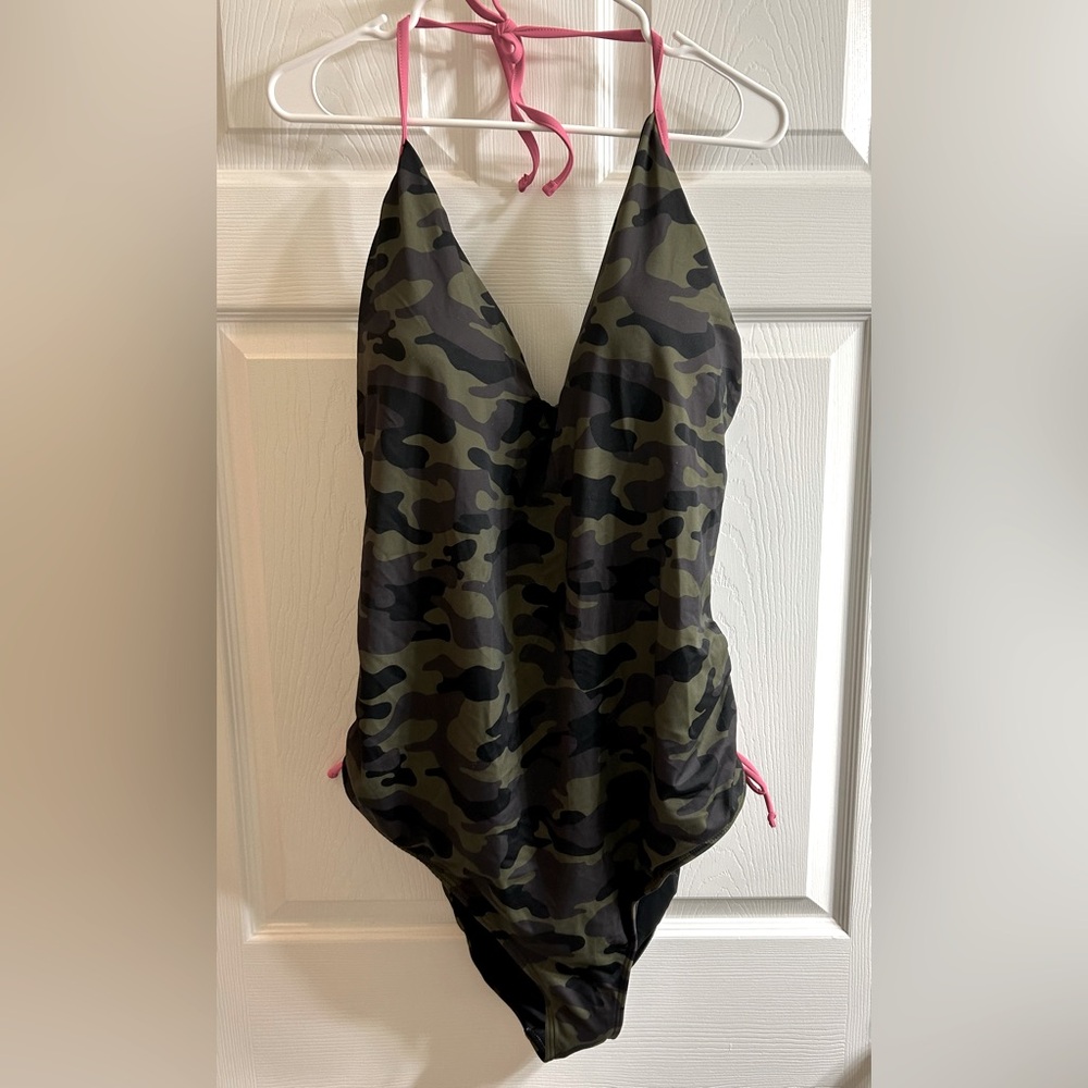 👙2/$25 NWT Adjustable Side Camo Plunge Halter Swimsuits For All One Piece Sexy